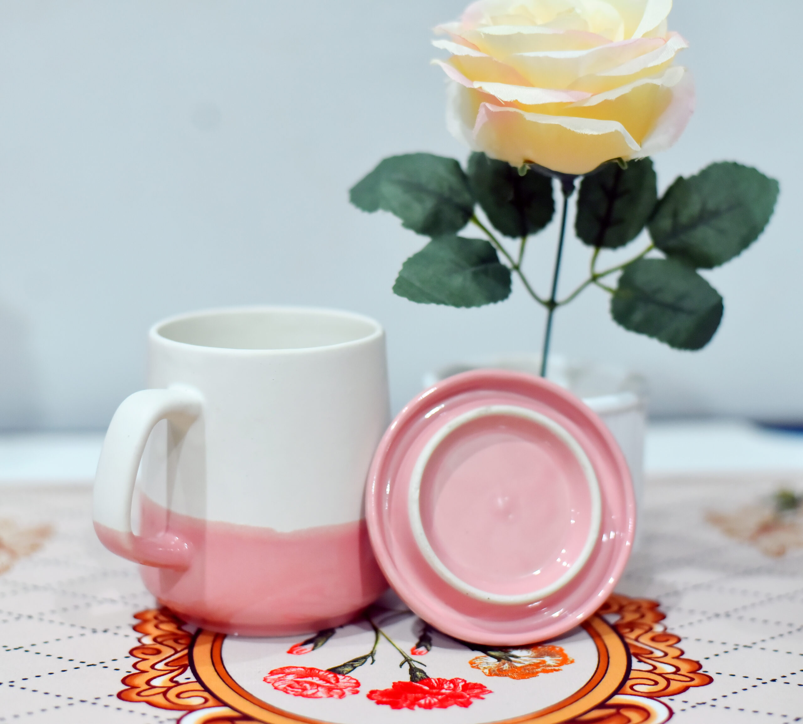Premium Ceramic Mug with Lid-White and Pink - Image 2